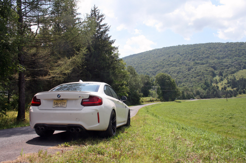 Illustration for article titled The 2017 BMW M2 Is Exactly What You Want A Modern M Car To Be